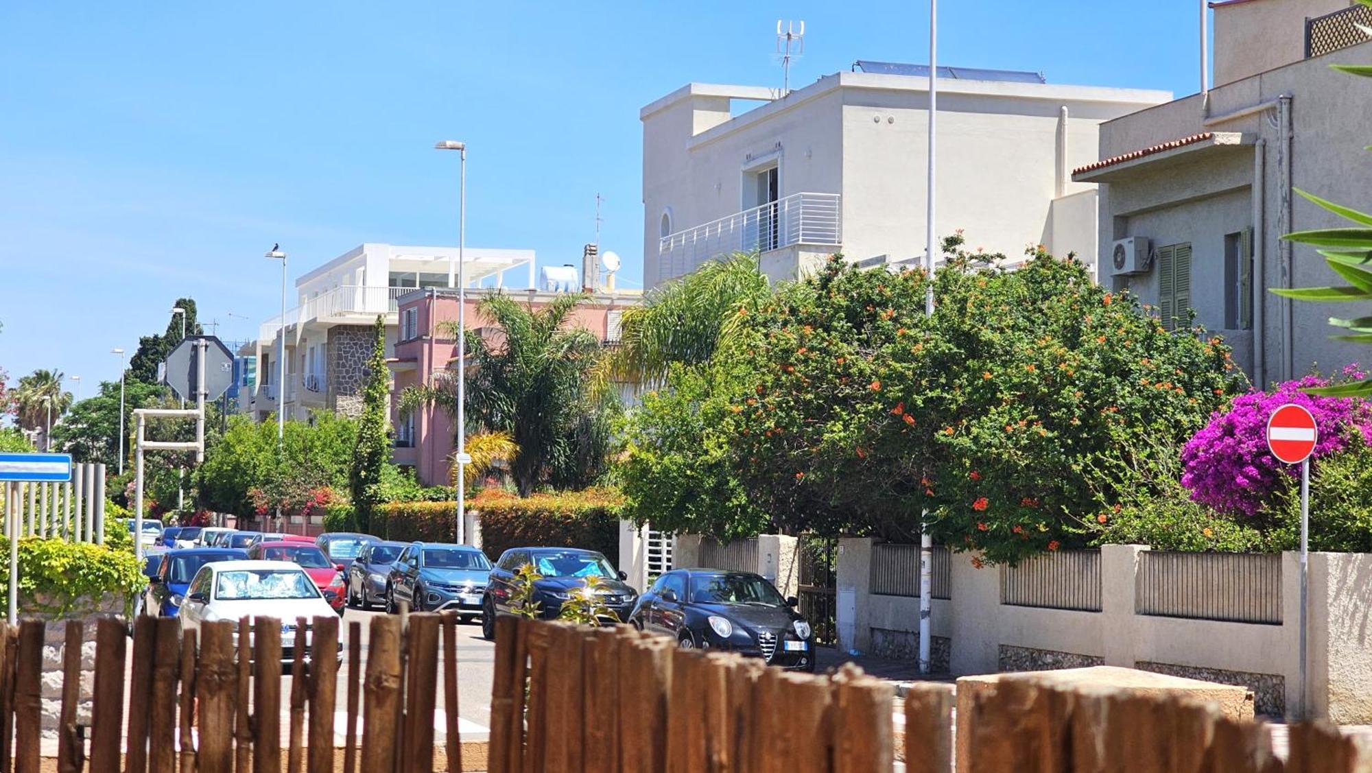 Holiday Poetto Cagliari Eksteriør billede